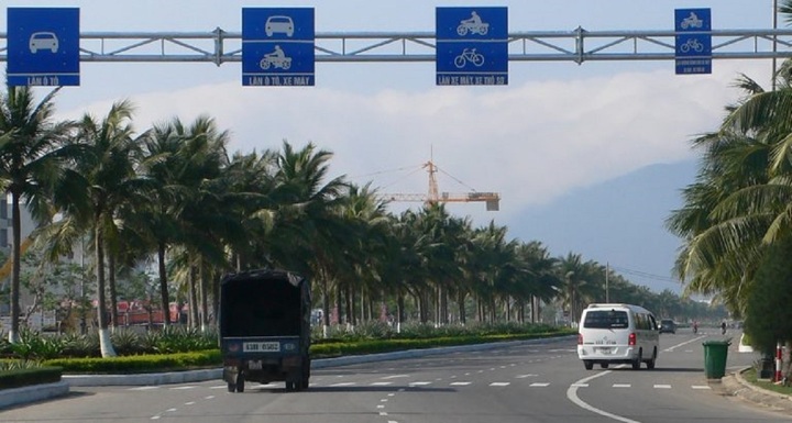 Vạch dọc theo tim đường. (Ảnh minh hoạ: anycar).