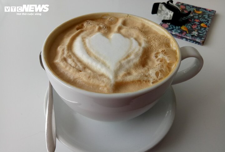 Giá cà phê pha chế tại nhiều hàng quán đã tăng do nguyên liệu đắt đỏ.