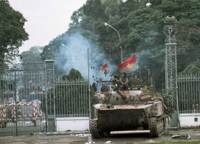 Mỗi năm, vào ngày 30/4, người dân đều nhớ lại hình ảnh chiếc xe tăng của Quân đội Nhân dân Việt Nam vượt qua cổng sắt và tiến vào Dinh Độc lập.