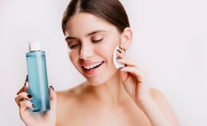 Nên chọn toner có dạng lỏng, thấm nhanh vào da để tránh gây bí da.