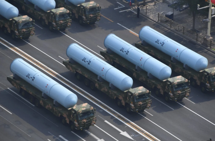 Tên lửa đạn đạo phóng từ tàu ngầm JL-2 của Trung Quốc xuất hiện lần đầu trong lễ duyệt binh ở Bắc Kinh năm 2019. (Ảnh: Tân Hoa Xã)