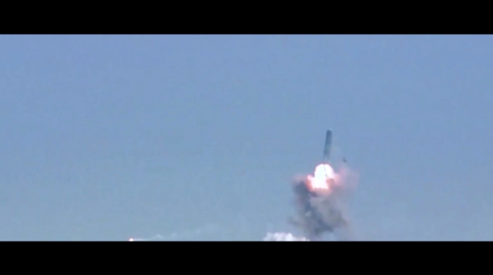 Tên lửa đạn đạo được phóng từ tàu ngầm trong đoạn video được hải quân Trung Quốc công bố ngày 22/4. (Ảnh: SCMP)