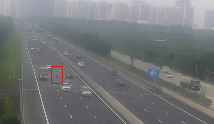 Hệ thống camera ghi lại hình ảnh xe máy đi như tên bay trên đường cao tốc