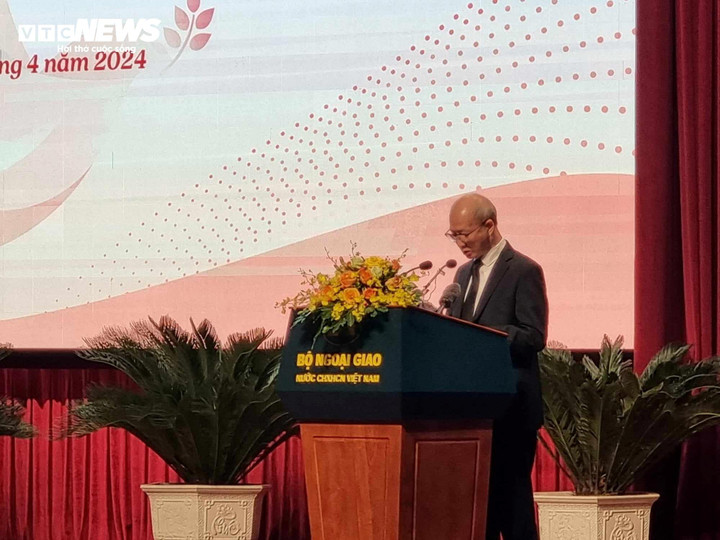 Thiếu tướng Phạm Sơn Dương, con trai cố Thủ tướng Phạm Văn Đồng phát biểu.