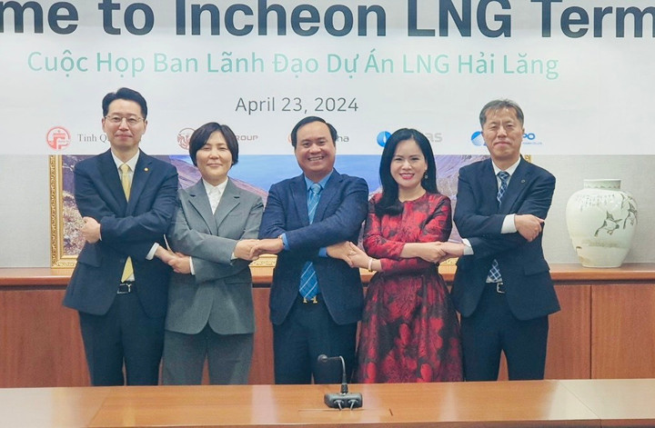 Lãnh đạo tỉnh Quảng Trị làm việc với liên danh nhà đầu tư T&T Group, Hanwha, KOGAS, KOSPO về việc đẩy nhanh tiến độ dự án LNG Hải Lăng, giai đoạn 1 - 1.500 MW.