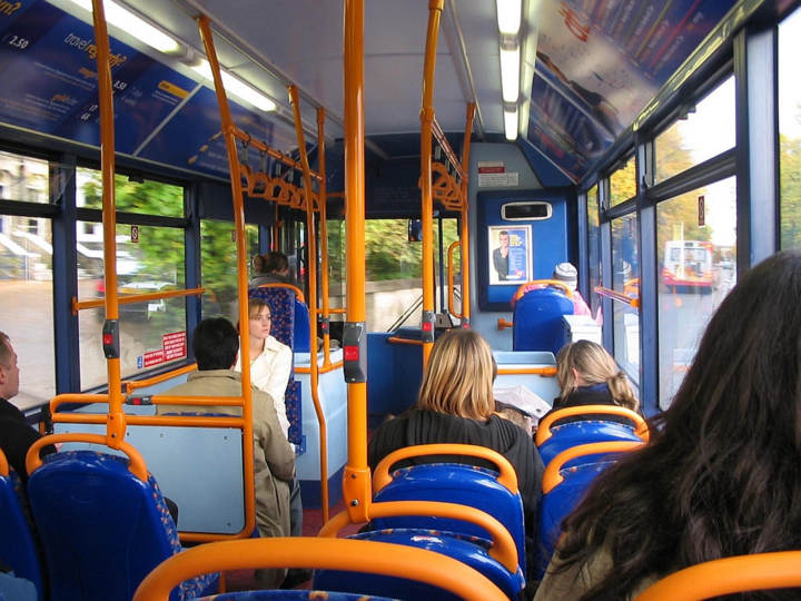 Xe buýt chiếm hơn một nửa tổng số chuyến đi bằng phương tiện công cộng trên toàn cầu. (Ảnh: Deviantart)