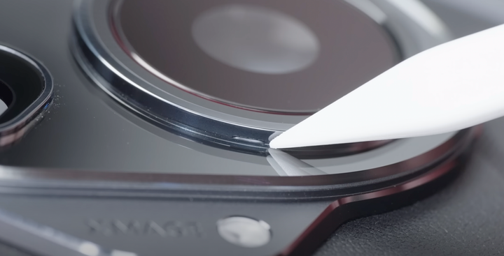 Micro thu âm cho camera được giấu khá tinh tế. (Ảnh: WekiHome)