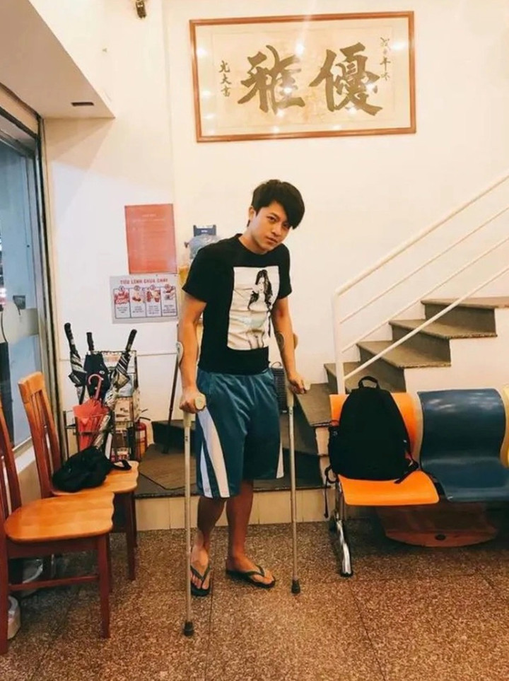 Từ một ngôi sao đình đám, Harry Lu phải trải qua những cuộc phẫu thuật đầy đau đớn.