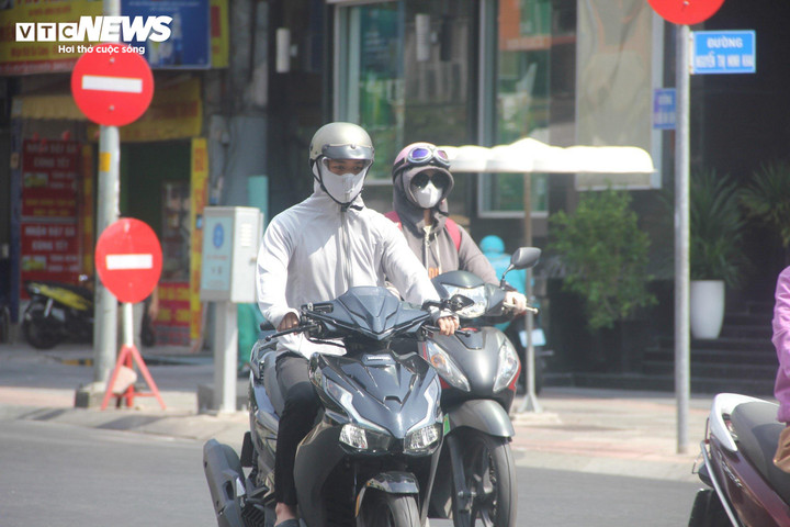 Dự báo thời tiết TP.HCM hôm nay 25/4, ít mây, nắng nóng gay gắt, nhiệt độ cao nhất khoảng 38 độ C.