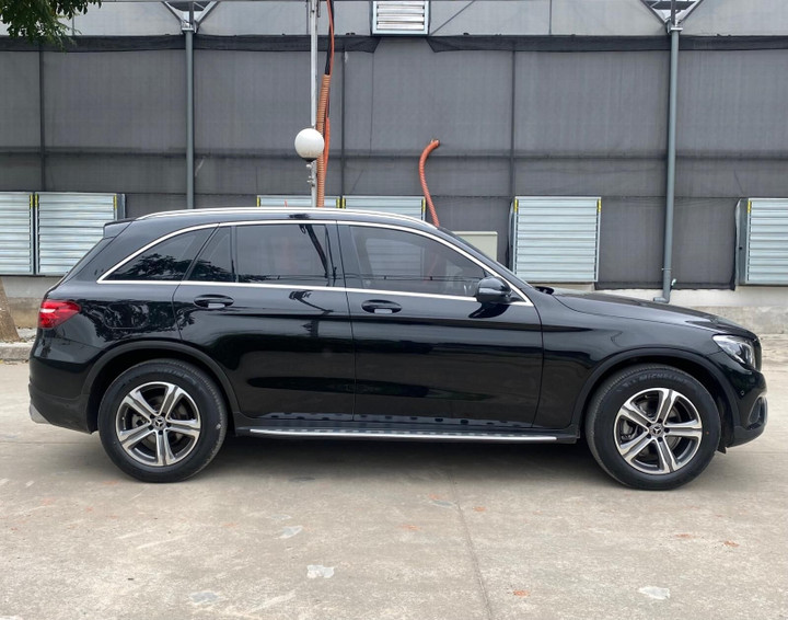 Mercedes-Benz GLC 200 đời 2018 giá dưới 1 tỷ đồng trên thị trường xe cũ. (Ảnh: Khoxehoi)