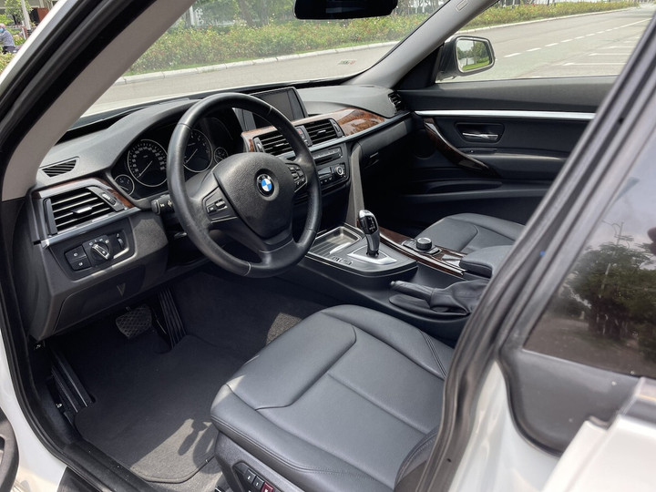 Nội thất xe bị đánh giá kém sang. (Ảnh: TungAnhAuto)