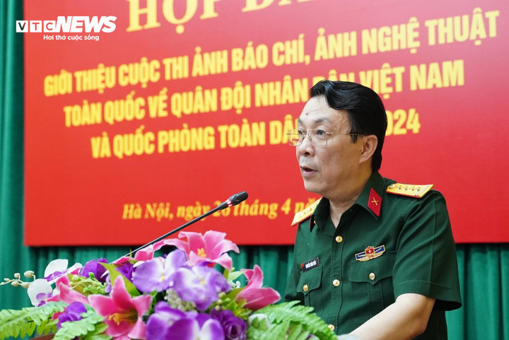 Đại tá Nguyễn Xuân Thủy, Phó cục trưởng Cục Tuyên huấn phát biểu tại cuộc họp báo.