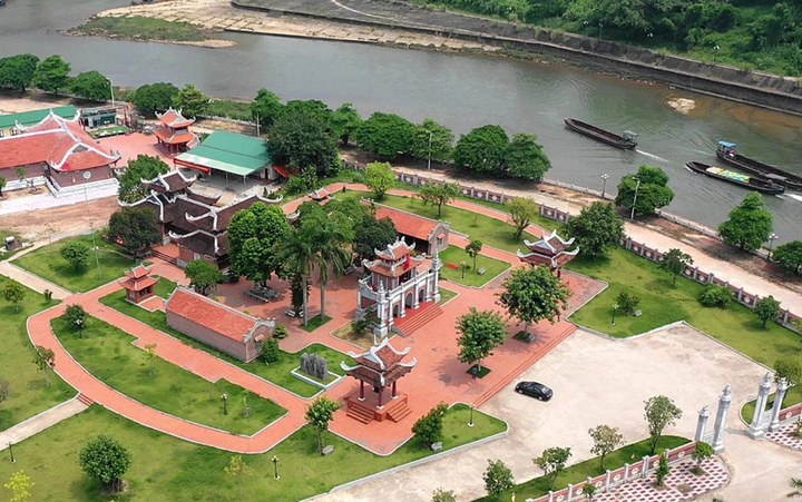 Đền Xã Tắc tọa lạc cạnh bờ sông Ka Long (ranh giới biên giới Việt - Trung), thuộc khu 3, phường Ka Long, TP Móng Cái, Quảng Ninh. (Ảnh: TP Móng Cái cung cấp)