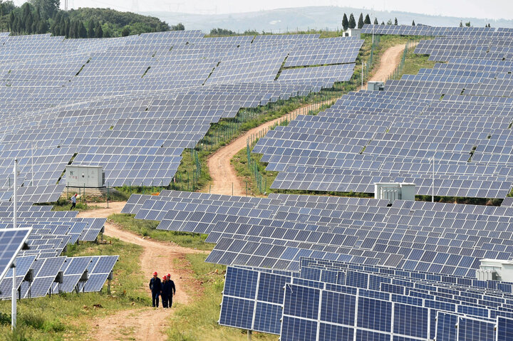 Trang trại điện mặt trời ở thành phố Bình Đỉnh Sơn, tỉnh Hà Nam, Trung Quốc. (Ảnh: Reuters)