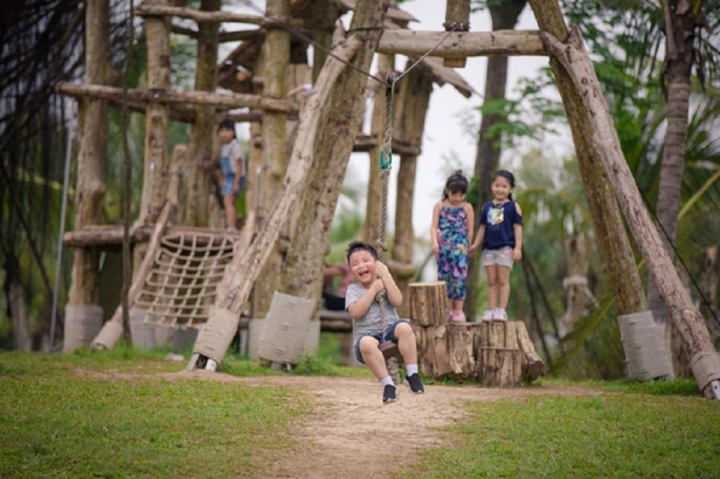 Khu vui chơi Kolorado được đầu tư rất nhiều trò chơi, hoạt động vận động thú vị và sáng tạo.