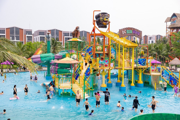 Khu vực Water Fun Zone luôn nhộn nhịp và náo nhiệt những tiếng reo hò thích thú.
