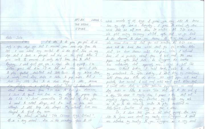 Những lá thư kỷ niệm được Kelly giữ lại.