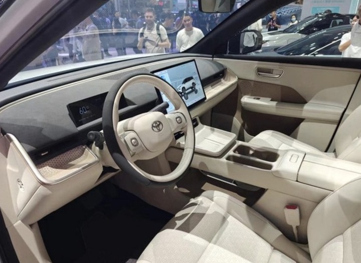Toyota trình làng bộ đôi xe điện hoàn toàn mới tại Trung Quốc - 9
