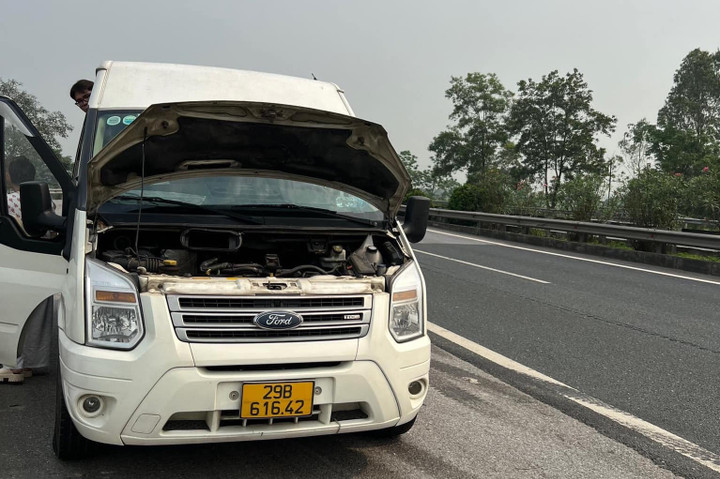 Chiếc xe gặp sự cố trên cao tốc.