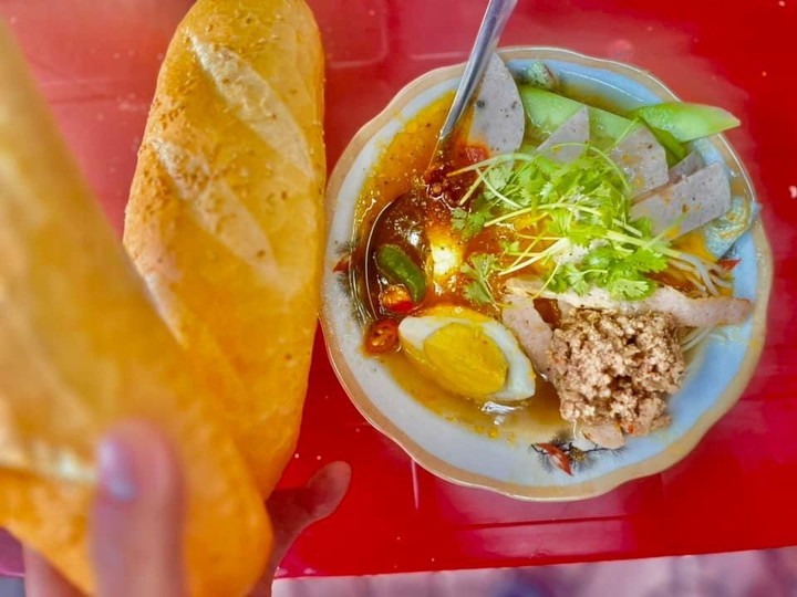 Bánh mì chấm cô Hạnh