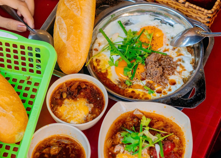 Nước sốt bánh mì chấm là một trong những yếu tố quyết định độ ngon của món ăn.