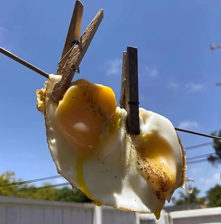 Nắng nóng thế này thì cần gì tốn tiền điện chiên trứng.