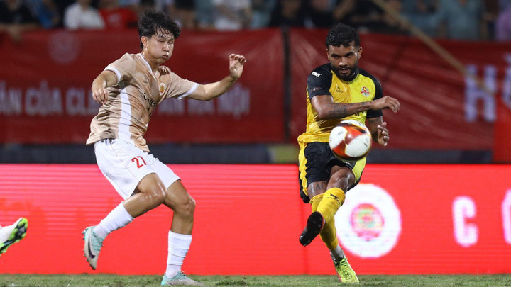 CLB Công an Hà Nội giành chiến thắng trước đội bóng của các cựu danh thủ Brazil.