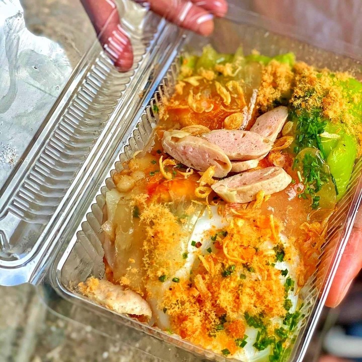 Ngoài bán riêng đĩa bánh bèo, bạn có thể gọi một đĩa bánh thập cẩm để thưởng thức.