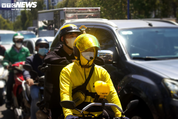 Dự báo thời tiết TP.HCM hôm nay 29/4, nắng nóng gay gắt, nhiệt độ dao động trong khoảng 38 - 39 độ C.