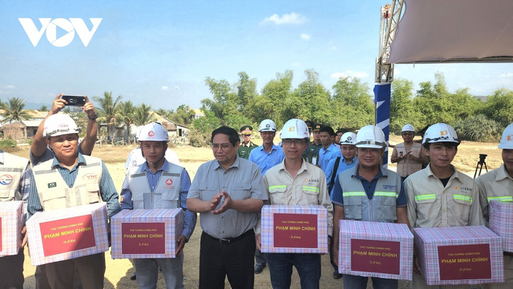 Thủ tướng kiểm tra dự án giao thông trọng điểm tại Khánh Hòa, Phú Yên, Bình Định - 6