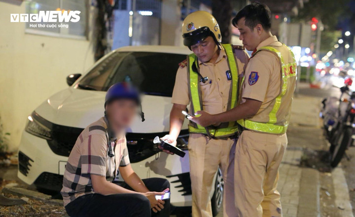 Anh Đ. có nồng độ cồn mức 0,219mg/lít khí thở, bị CSGT xử phạt 2,5 triệu đồng.