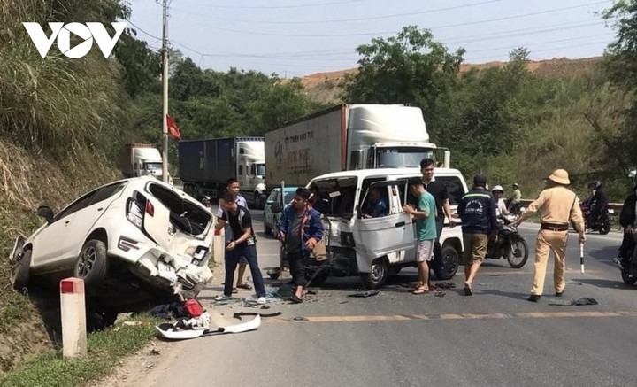 Ngày 30/4, ngày nghỉ lễ thứ tư của kỳ nghỉ lễ kéo dài 5 ngày, toàn quốc xảy ra 61 vụ tai nạn giao thông, làm chết 27 người, bị thương 45 người.