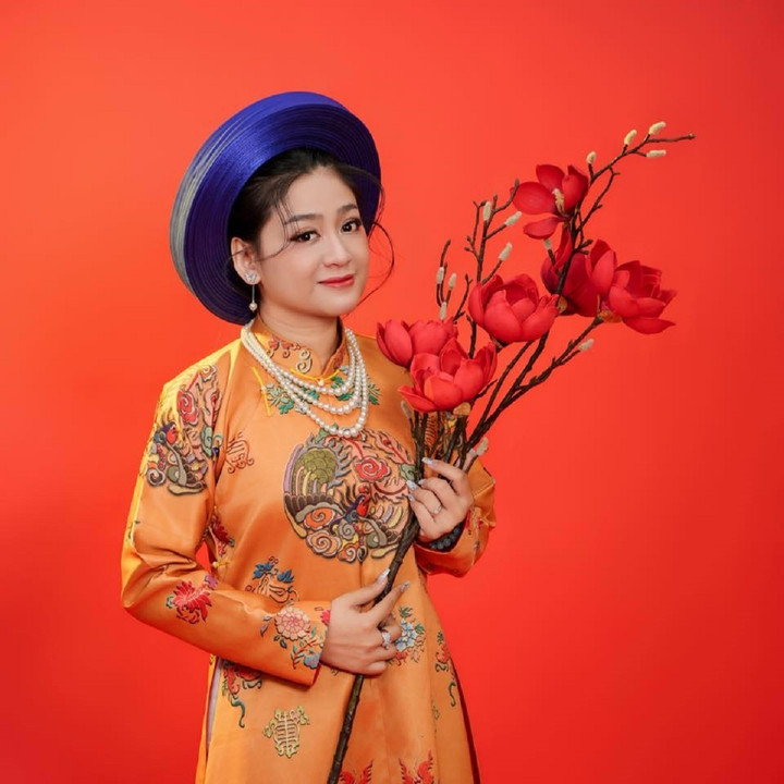 Maika thừa nhận cô rất thân thiết với vợ 3 của NSƯT Kim Tử Long nhưng không thể gọi cô bằng mẹ.