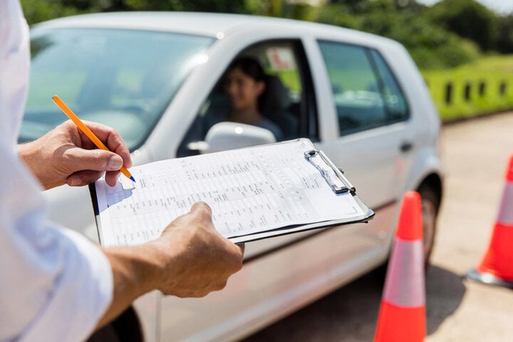 Đạo đức phải là môn thi bắt buộc trước khi cấp bằng lái xe. (Ảnh: Drivertrainingservices)