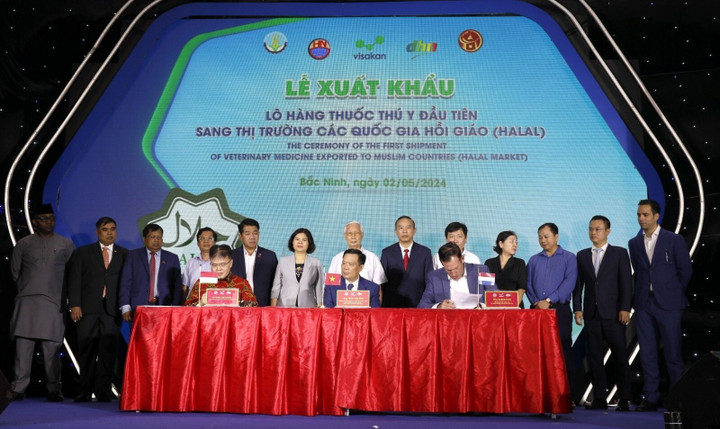 Ký kết MoU giữa Visakan (Sakan), PT. Ekasapta Wijayatangguh và De Heus Indonesia.