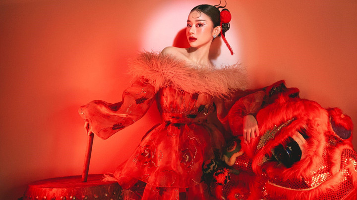 Beauty KOL Thư Đan Nguyễn tạo ấn tượng với phong cách trang điểm hoài cổ thập niên 90 rất được yêu thích.