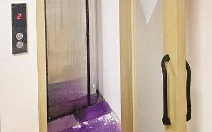 Thang máy gặp sự cố khiến cụ ông rơi xuống đáy trục, tử vong.