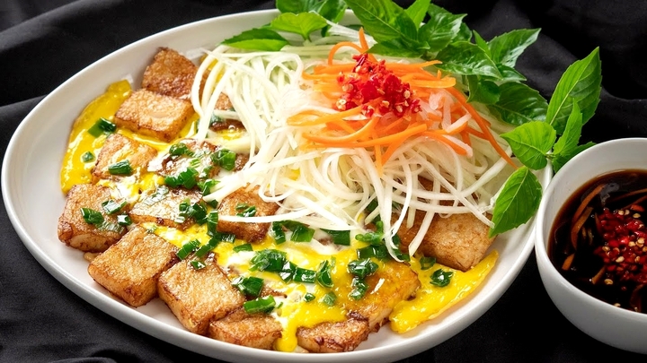 Bột chiên, món ăn đường phố ngon nức tiếng ở TP.HCM. (Ảnh: B.L)