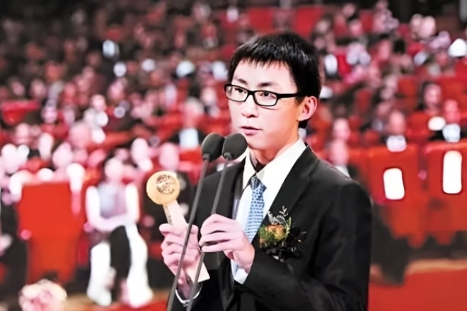 Khác nhiều thần đồng, Lưu Lộ không có thành tích học xuất sắc từ nhỏ. (Ảnh: Baidu)