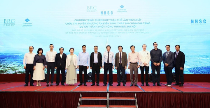 Hội đồng thi tuyển Cuộc thi Phương án kiến trúc Tháp Tài chính 108 tầng Dự án Thành phố thông minh Bắc Hà Nội tại Phiên họp toàn thể lần thứ nhất.