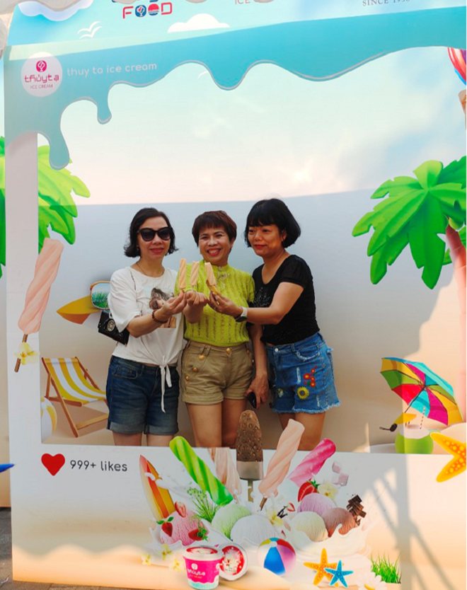 Kem có vị thơm béo ngậy của phomai thêm sự hoà quyện hoà quyện hoàn hảo giữa phomai và vị ngọt ngào của caramel.