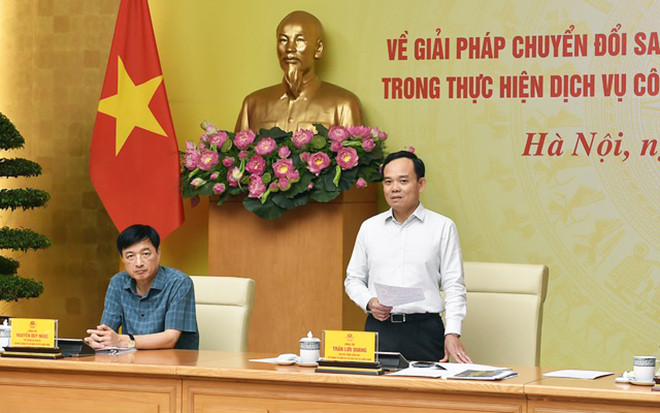 Phó Thủ tướng Trần Lưu Quang yêu cầu các Bộ, ngành, địa phương quyết tâm thực hiện mục tiêu thống nhất sử dụng một tài khoản là VNeID trong thực hiện thủ tục hành chính từ ngày 1/7/2024. (Ảnh: VGP/Hải Minh)