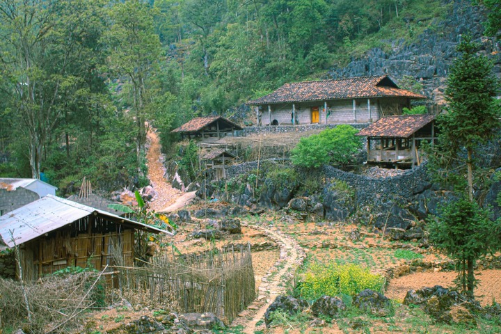 Làng Sảo Há cách trung tâm thành phố Hà Giang khoảng 170km - Ảnh: Van Hni