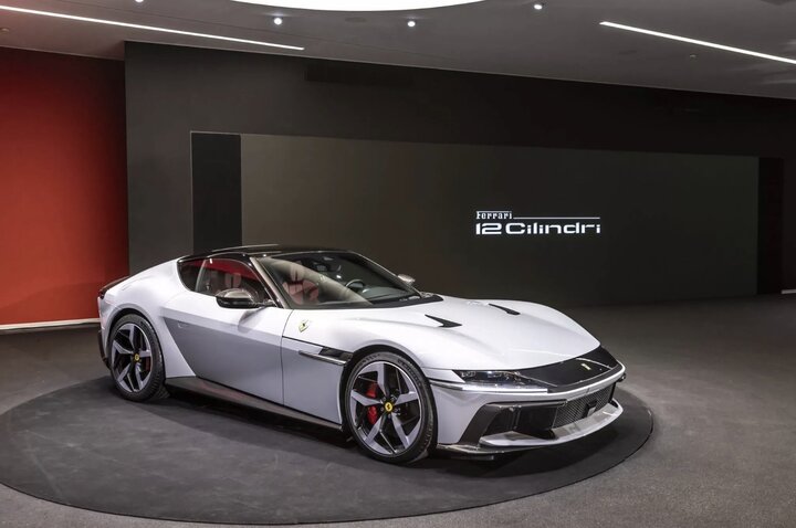 Siêu xe Ferrari 12Cilindri vừa ra mắt thế giới đã 'lọt mắt xanh' Cường Đô la
