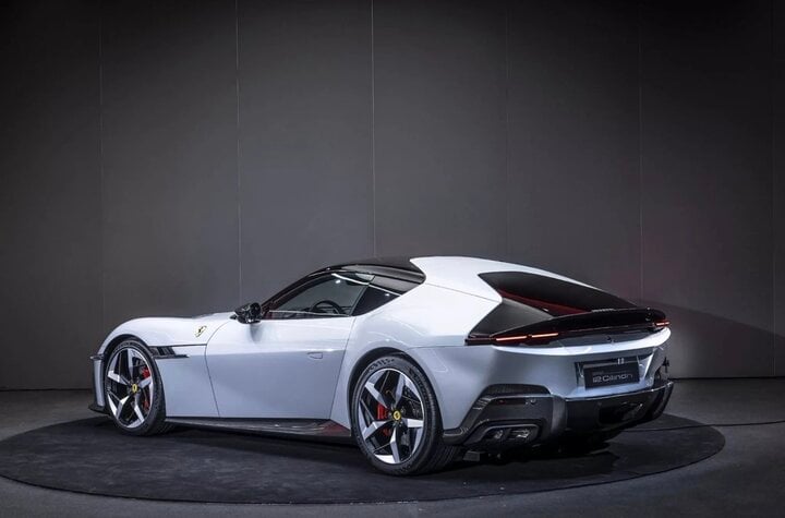 Siêu xe Ferrari 12Cilindri vừa ra mắt thế giới đã 'lọt mắt xanh' Cường Đô la
