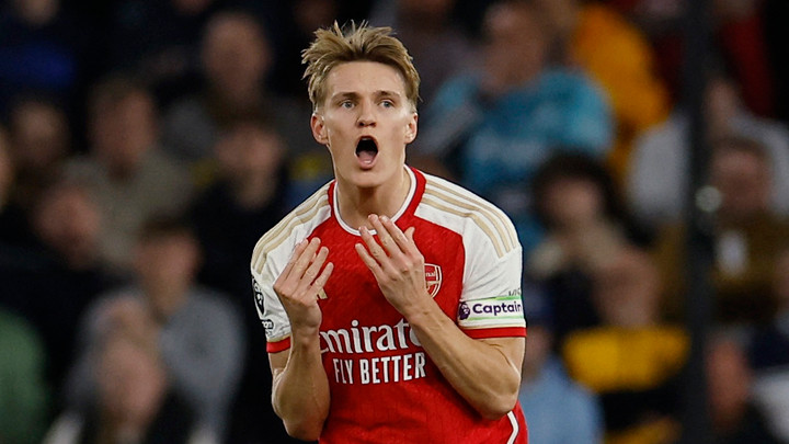 Arsenal trông cậy vào West Ham.