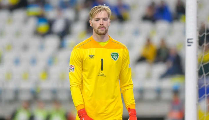 Thủ môn Caoimhin Kelleher (Liverpool, Ireland, 18 triệu euro): Kelleher là sự vắng mặt đáng tiếc. Anh là thủ môn bắt chính của Liverpool ở các giải đấu cúp quốc nội và là ngôi sao của tuyển Ireland.