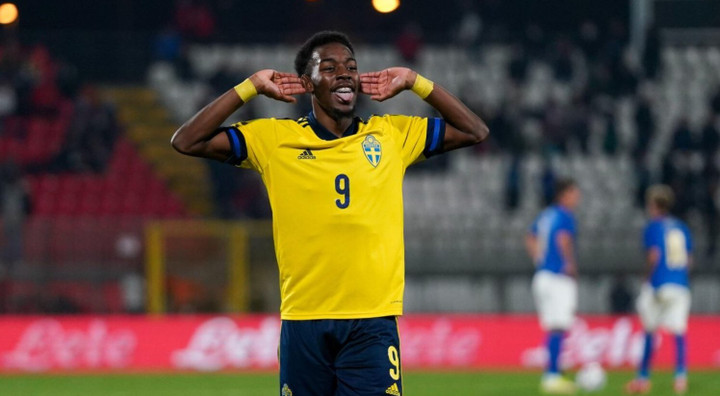 Tiền vệ Anthony Elanga (Nottingham, Thụy Điển,22 triệu euro): Elanga thi đấu ấn tượng sau khi rời MU khi góp công vào 13 bàn thắng cho CLB chủ quản tại Premier League. Tuy nhiên, anh sẽ không được chứng tỏ bản thân tại EURO 2024.