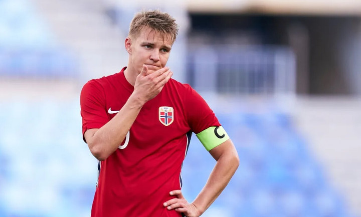 Tiền vệ Martin Odegaard (Arsenal, Na Uy, 95 triệu euro): Odegaard để lại nỗi tiếc nuối lớn khi anh không thể dự EURO 2024. Anh và Haaland không đủ để gồng gánh tập thể tuyển Na Uy quá mất cân bằng giữa hàng tấn công và hàng phòng ngự.