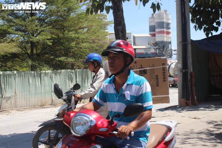 Dự báo thời tiết TP.HCM hôm nay 4/5, nhiều mây, nắng nóng gay gắt, nhiệt độ cao nhất khoảng 36 - 37 độ C.